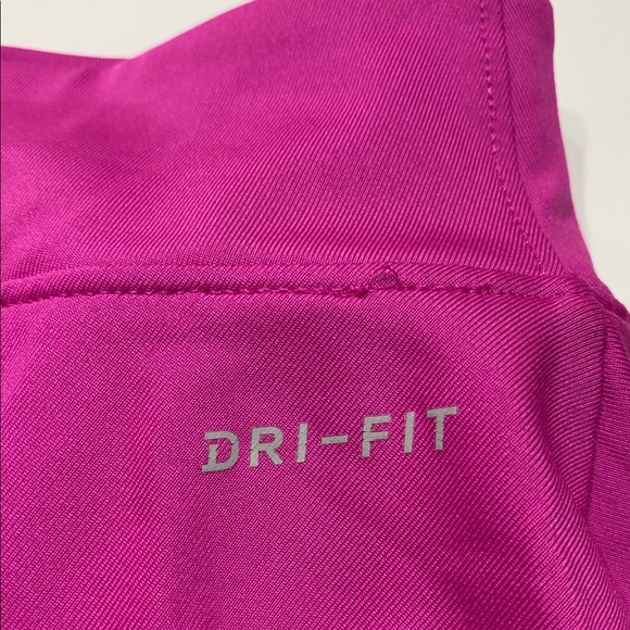 New nike skirt with short - Picture 2 of 5